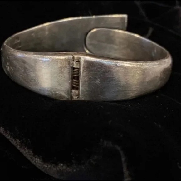 Vintage Modernist Sterling Silver Bracelet with Onyx inlay, marked. - Picture 6 of 6